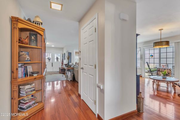 Interior, Pendant Lights, Recessed Lighting, Wood Texture Flooring