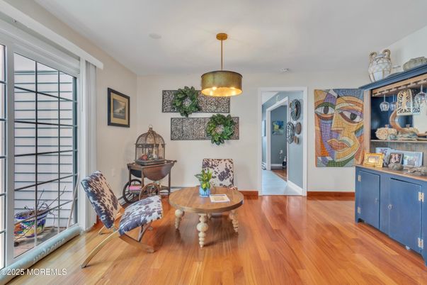 Interior, Pendant Lights, Wood Texture Flooring