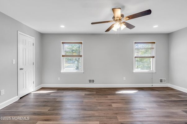 Empty room, Interior, Recessed Lighting, Wood Texture Flooring