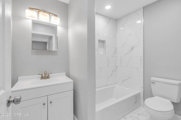 Bathroom, Interior, Marble, Marble Walls, Recessed Lighting