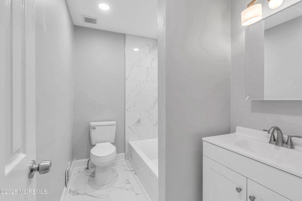 Bathroom, Interior, Marble, Marble Walls, Recessed Lighting