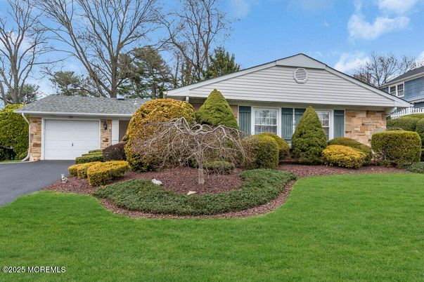 Attached, Exterior, Facade, Ranch