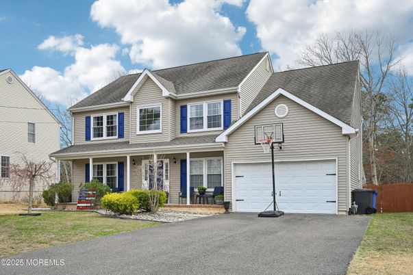 Attached, Exterior, Facade, Farmhouse