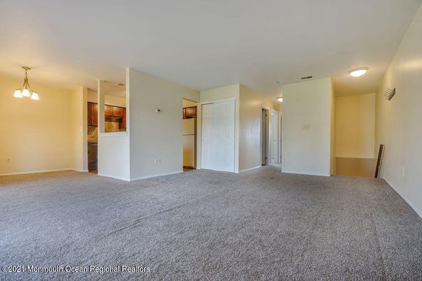 Empty room, Interior, Pendant Lights