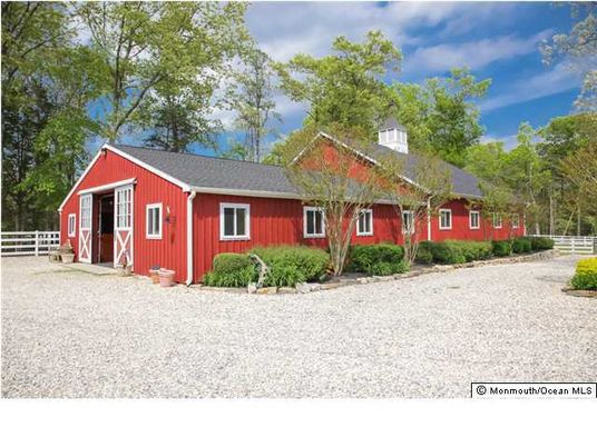 Exterior, Facade, Ranch