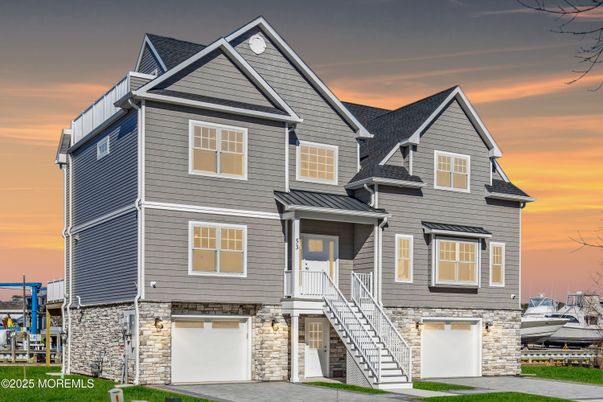 Attached, Exterior, Facade, Rowhouse