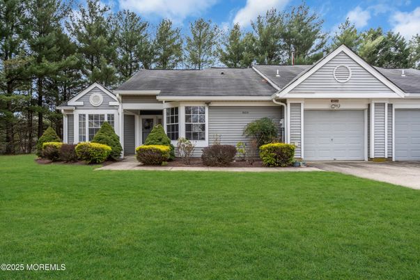 Attached, Exterior, Facade, Ranch