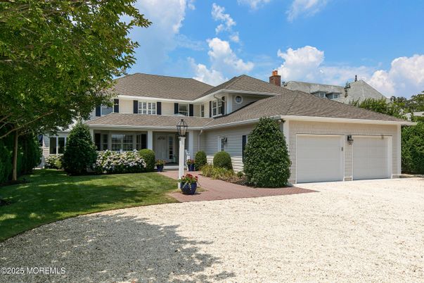 Attached, Exterior, Facade, Ranch