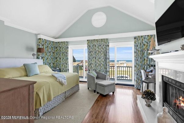 Bedroom, Fireplace, Interior, Water, Wood Texture Flooring