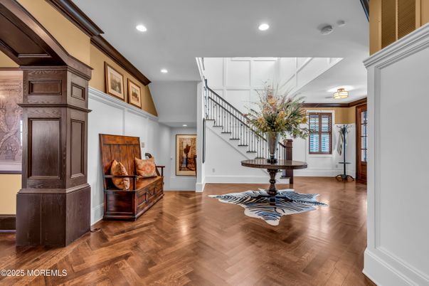Interior, Recessed Lighting, Wood Texture Flooring