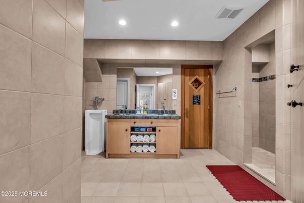 Bathroom, Dual Sink Vanities, Interior, Recessed Lighting