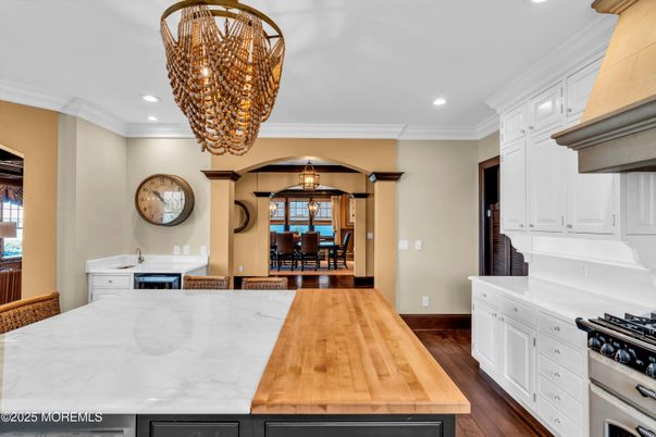 Chandelier, Dining room, Interior, Kitchen, Recessed Lighting, Wood Texture Flooring