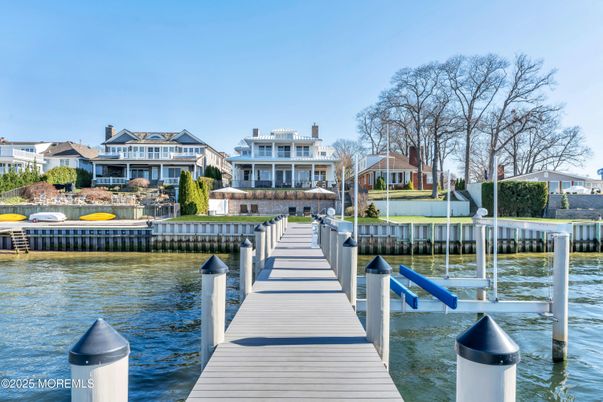 Exterior, Lake