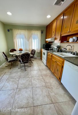 Dining room, Interior, Kitchen, Recessed Lighting