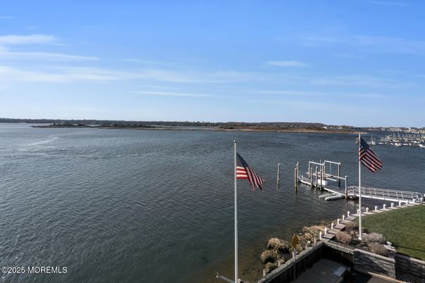 Exterior, Lake