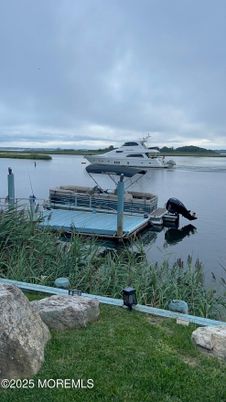 Exterior, Lake