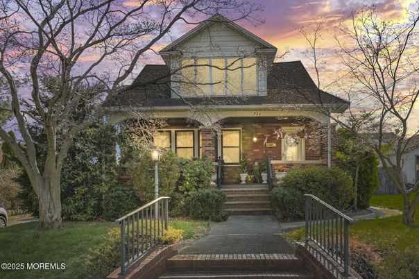 Exterior, Facade, Brick Facade, Queen Anne Victorian