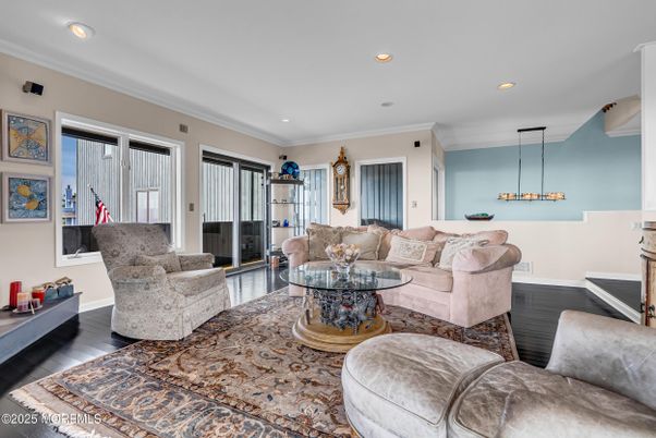 Interior, Living room, Pendant Lights, Recessed Lighting, Wood Texture Flooring
