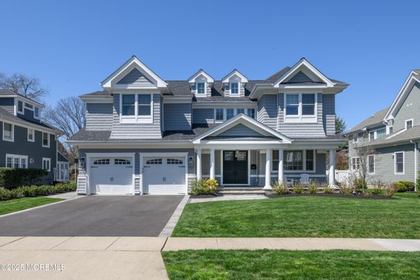 Attached, Exterior, Facade, Queen Anne Victorian