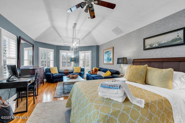Bedroom, Home Office, Interior, Living room, Pendant Lights, Wood Texture Flooring