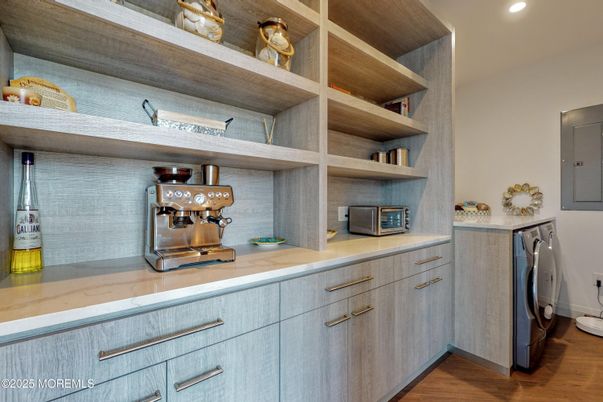 Interior, Recessed Lighting, Washer, Wood Texture Flooring