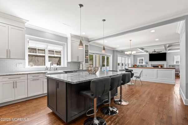 Chandelier, Dining room, Interior, Kitchen, Pendant Lights, Recessed Lighting, Wood Texture Flooring