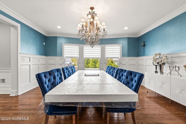 Chandelier, Dining room, Interior, Recessed Lighting, Wood Texture Flooring