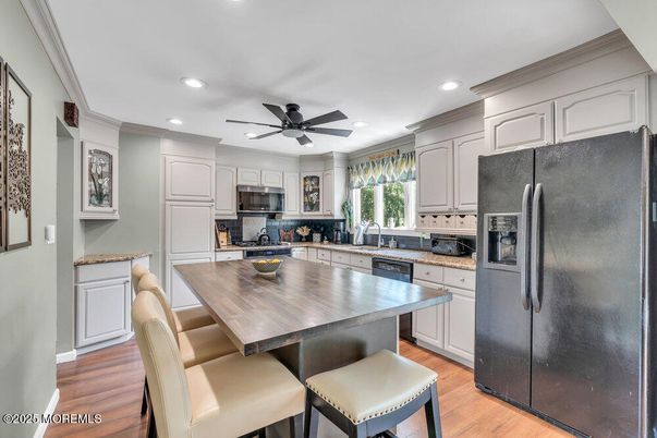Dining room, Interior, Kitchen, Recessed Lighting, Wood Texture Flooring