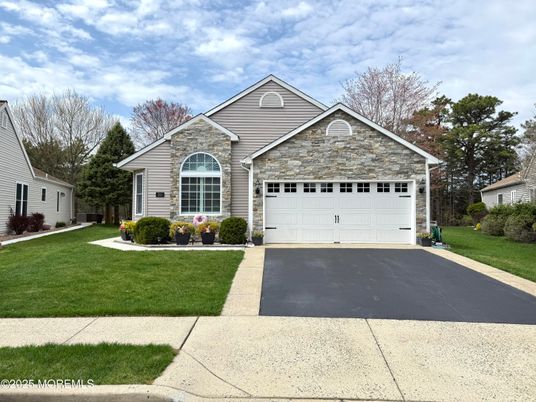 Attached, Exterior, Facade, Brick Traditional