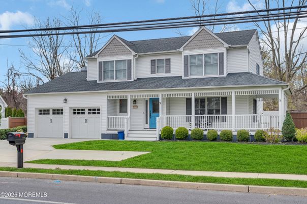 Attached, Exterior, Facade, Farmhouse