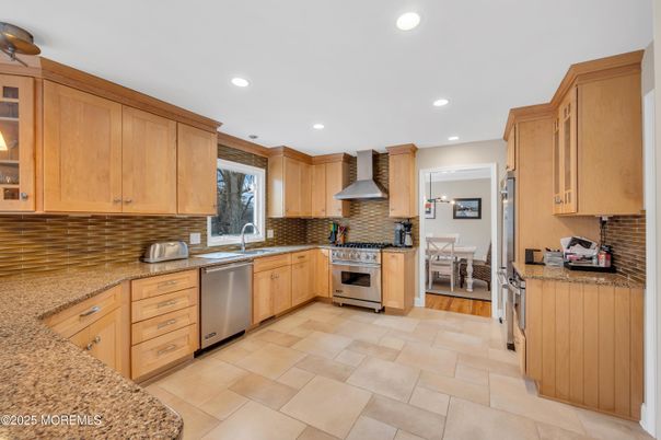 Dining room, Interior, Kitchen, Recessed Lighting, Stainless Steel Appliances
