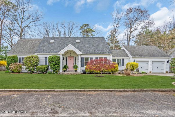Attached, Exterior, Facade, Cape Cod