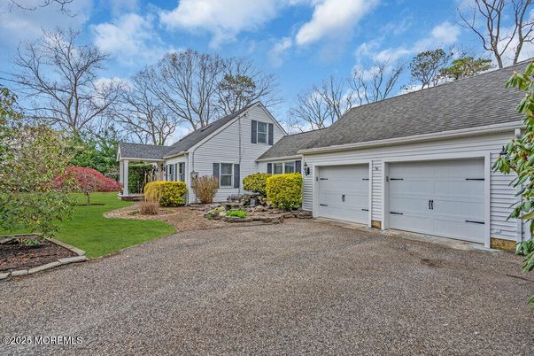 Attached, Exterior, Facade, Cape Cod