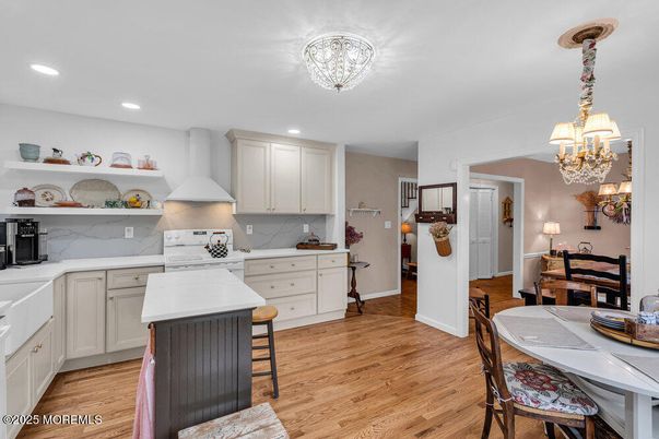 Chandelier, Dining room, Interior, Kitchen, Recessed Lighting, Wood Texture Flooring
