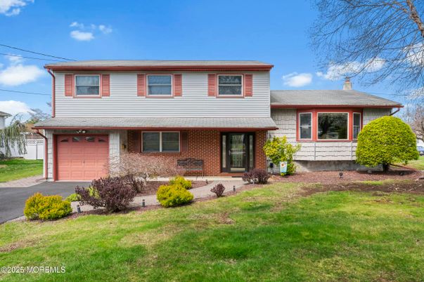 Attached, Exterior, Facade, Brick Facade, Split Level