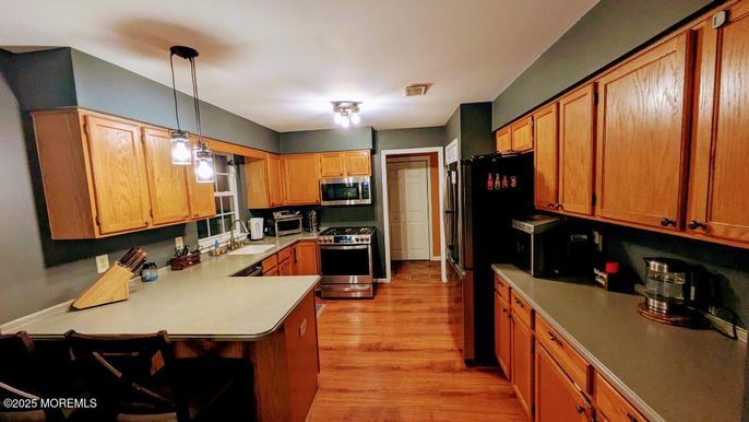Interior, Kitchen, Pendant Lights, Wood Texture Flooring