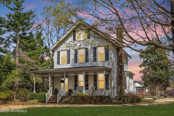Exterior, Facade, Queen Anne Victorian