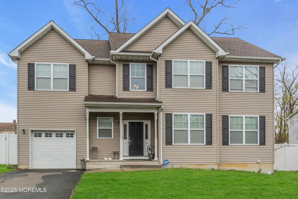 Attached, Exterior, Facade, Rowhouse