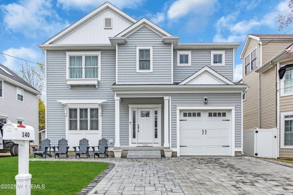 Attached, Exterior, Facade, Rowhouse