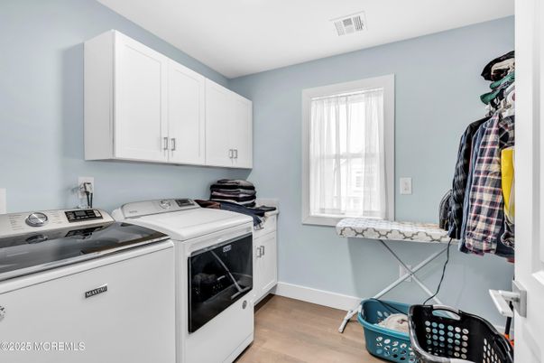 Interior, Washer, Wood Texture Flooring