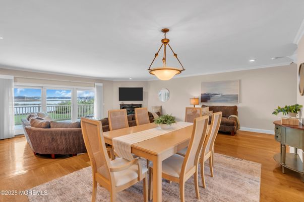 Dining room, Interior, Living room, Pendant Lights, Recessed Lighting, Wood Texture Flooring