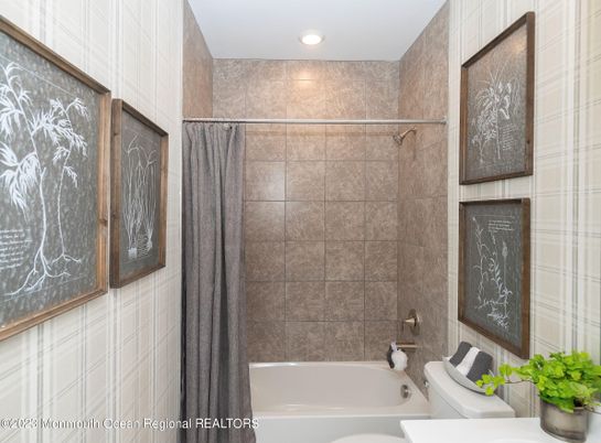 Bathroom, Interior, Recessed Lighting