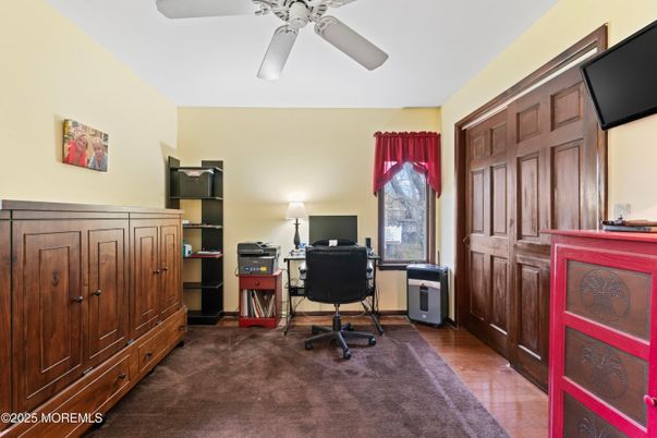 Home Office, Interior