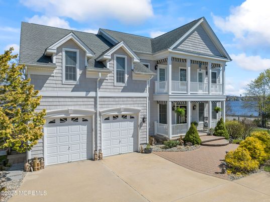 Attached, Exterior, Facade, Water, Queen Anne Victorian