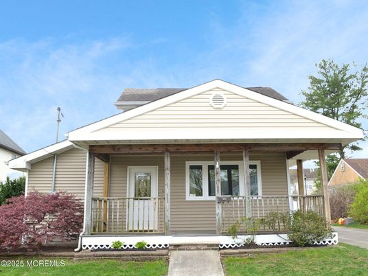 Exterior, Facade, American Craftsman