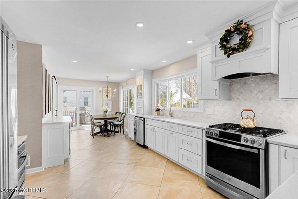 Chandelier, Dining room, Interior, Kitchen, Recessed Lighting, Stainless Steel Appliances