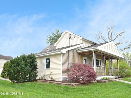 Backyard, Exterior, Facade, Cape Cod