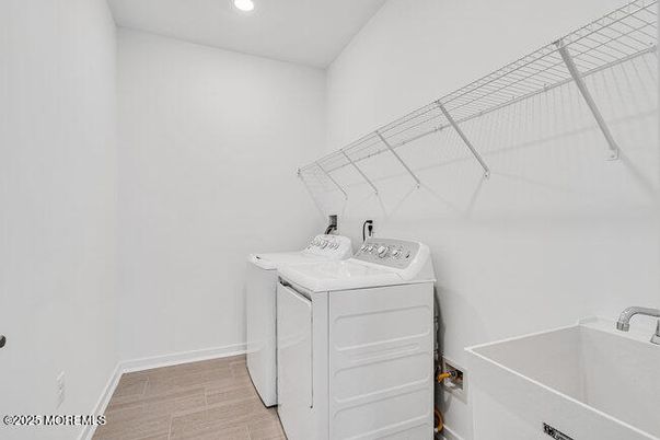 Interior, Recessed Lighting, Washer, Wood Texture Flooring