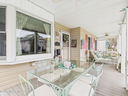 Dining room, Exterior