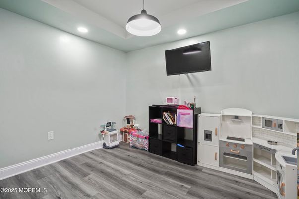 Interior, Pendant Lights, Recessed Lighting, Wood Texture Flooring
